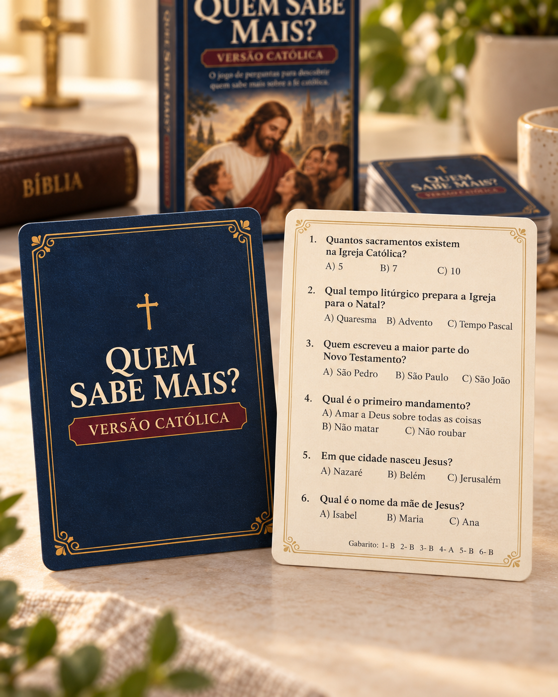 Frente e verso das cartas do jogo Quem Sabe Mais? Versão Católica.